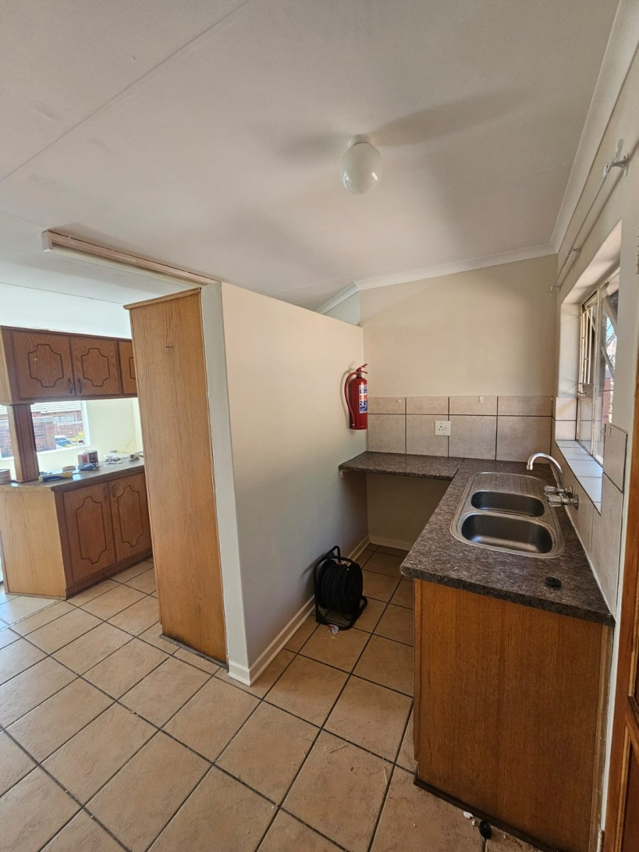 To Let 2 Bedroom Property for Rent in Pentagon Park Free State